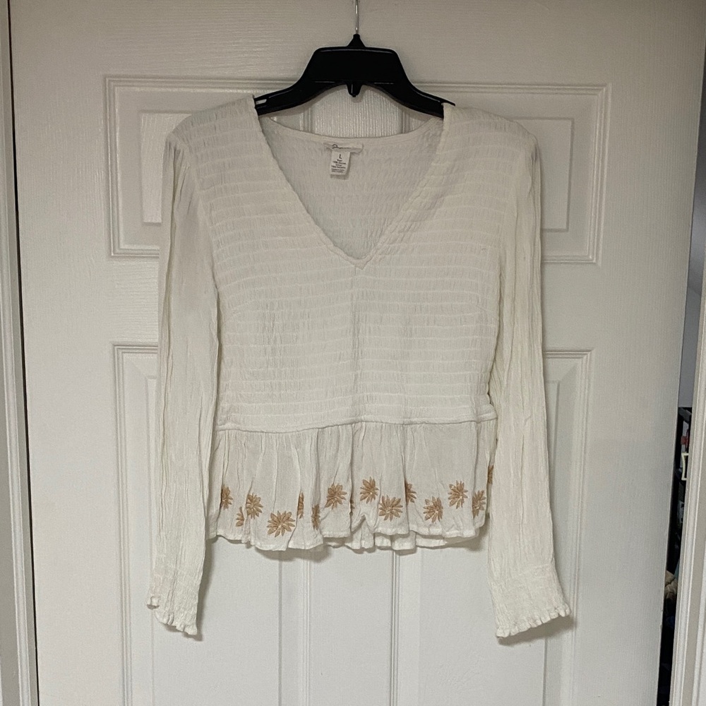 Boho White V-Neck Peplum Top with Floral Embroidery